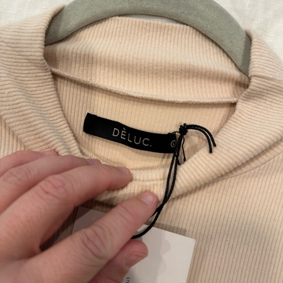 Beige mock neck crop top - Picture 3 of 3